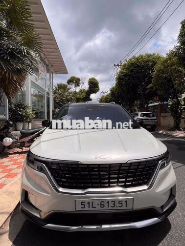 Kia Carnival 7 chỗ xanh wash Trắng full dầu