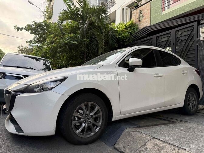 Mazda 2 AT Trắng 10000 km Tự động