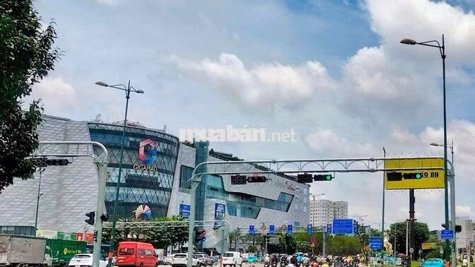 BÁN NHÀ NGAY VÒNG XOAY QL13 101M2 GIÁ CHỈ NHỈNH 6 TỶ