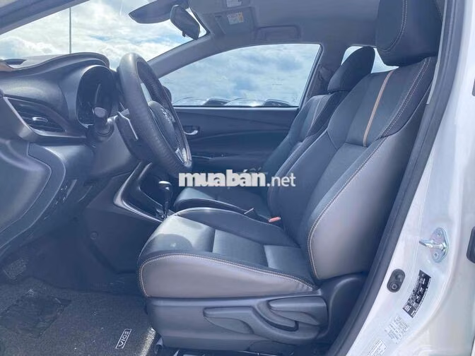 Toyota Vios 1.5G CVT 2025 Trắng Tự động