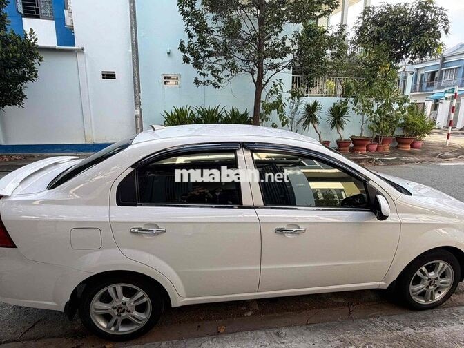 Chevrolet Aveo Số tự động màu Trắng