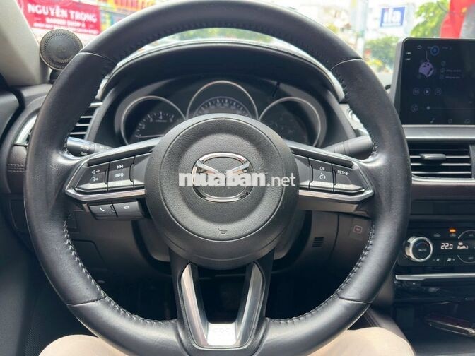 Bán xe Mazda 6 2.0 AT 2019 số tự động màu đỏ