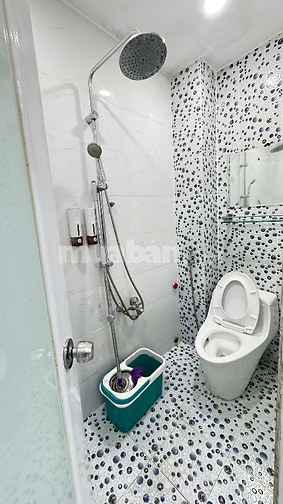 NHÀ MỚI VÀO Ở NGAY SÁT TRƯỜNG HỌC BÌNH LONG 