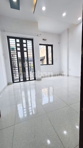 NHÀ MỚI VÀO Ở NGAY SÁT TRƯỜNG HỌC BÌNH LONG 