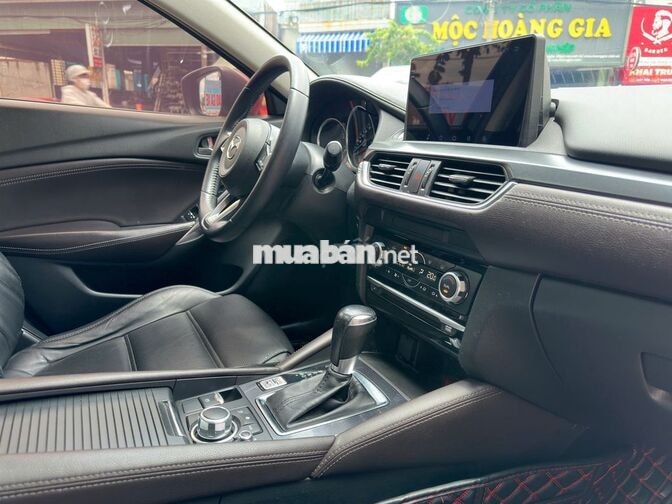 Bán xe Mazda 6 2.0 AT 2019 số tự động màu đỏ