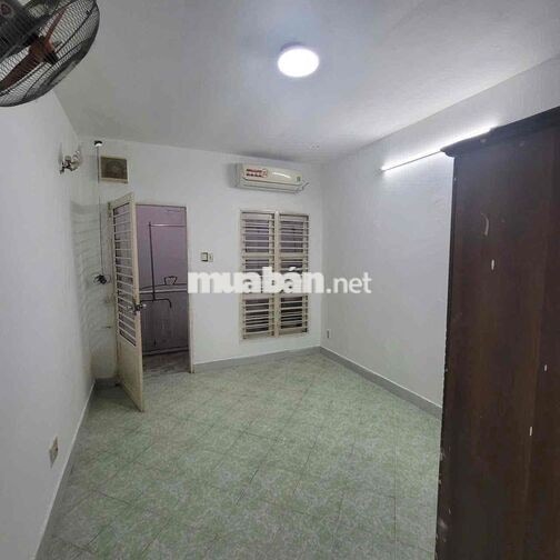 Cho thuê nhà nguyên 3x11m trệt 1 lầu 2pn2wc (nơ trang long p11 BT )