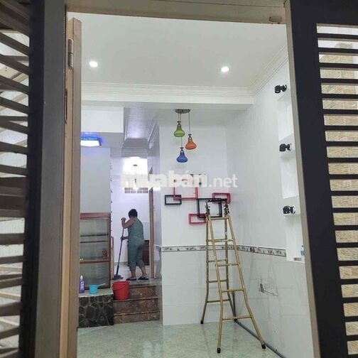 Cho thuê nhà nguyên 3x11m trệt 1 lầu 2pn2wc (nơ trang long p11 BT )