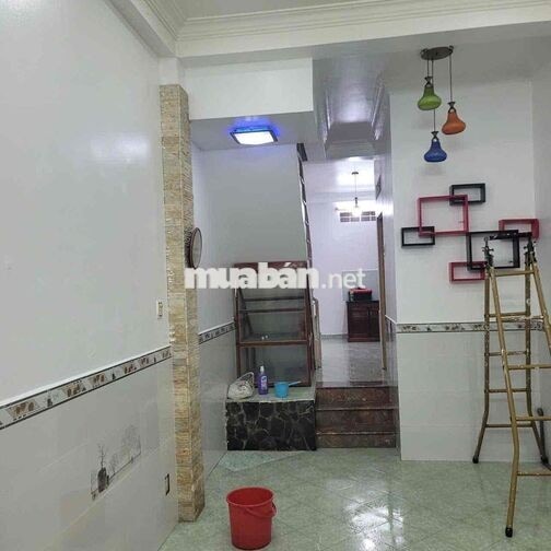 Cho thuê nhà nguyên 3x11m trệt 1 lầu 2pn2wc (nơ trang long p11 BT )