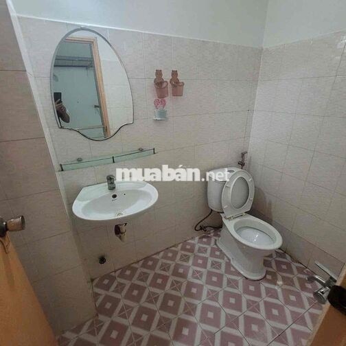 Cho thuê nhà nguyên 3x11m trệt 1 lầu 2pn2wc (nơ trang long p11 BT )
