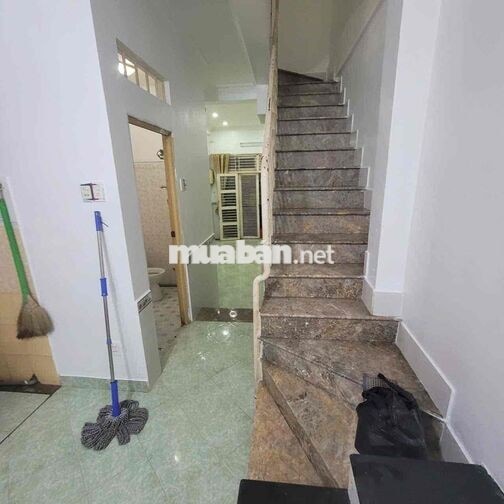 Cho thuê nhà nguyên 3x11m trệt 1 lầu 2pn2wc (nơ trang long p11 BT )