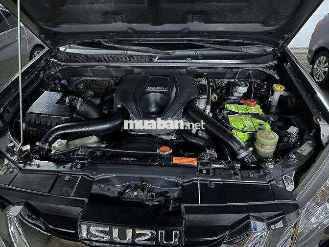 Isuzu mu-X Limited 2017 Đen