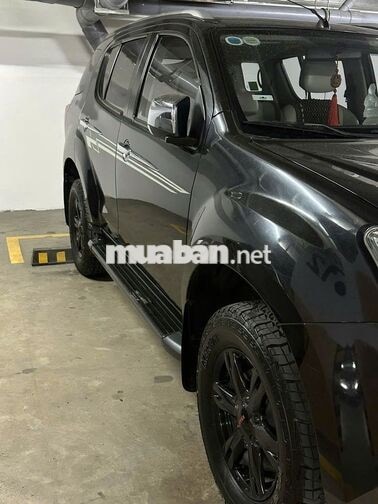 Isuzu mu-X Limited 2017 Đen