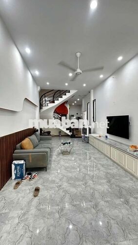 Cho thuê nhà mặt tiền nguyễn phúc chu, 1 trệt 2 lầu 4pn 3wc 5x20m 