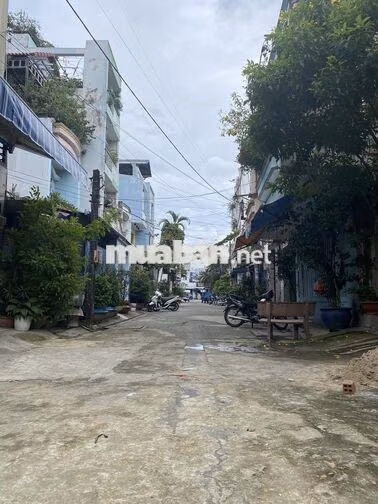 Cho thuê nhà CMT8, 3 tầng, 4 x 17m, hẻm xe hơi, chỉ 18.5tr/tháng
