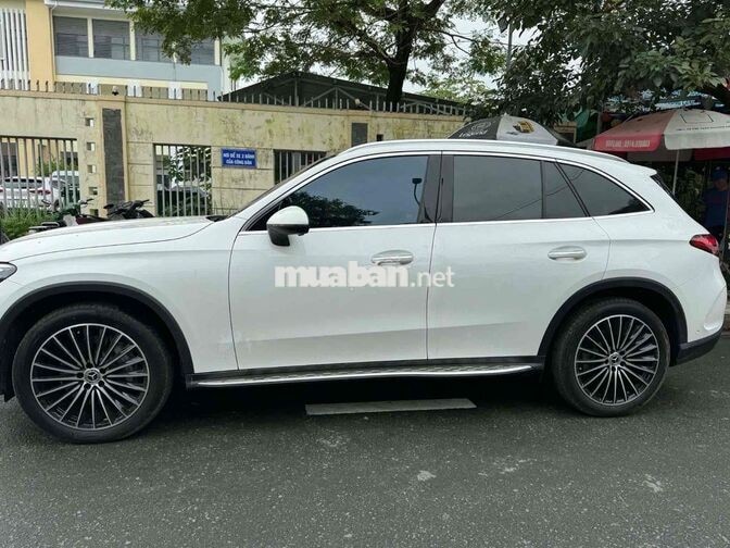 Mercedes-Benz GLC 300 V1 2023 Trắng 30.000 km