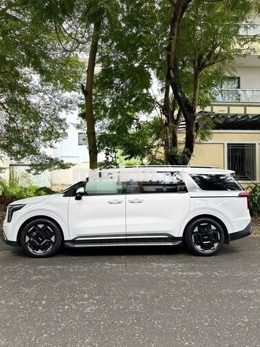 Kia Carnival Signature 2024 Trắng 12.000 Km