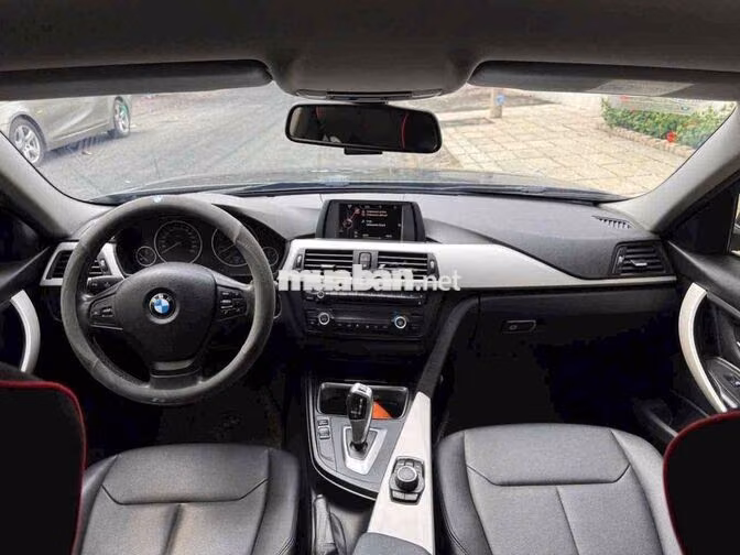BMW 320i Tự động Xám