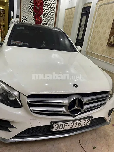 Chính chủ bán xe ô tô Mercedes C300 màu trắng, số tự động, ĐK 2019