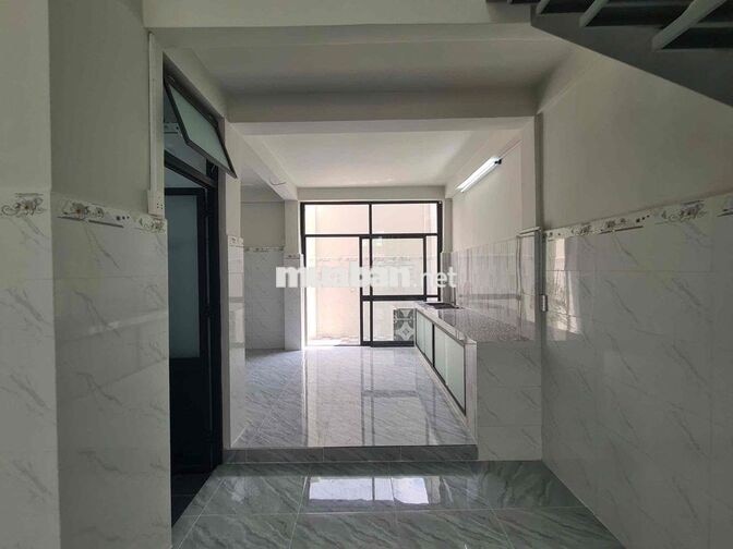 🏡Cho thuê nhà Bà điểm. Đường nhựa thông Dt 5,5x24 có gác 2wc