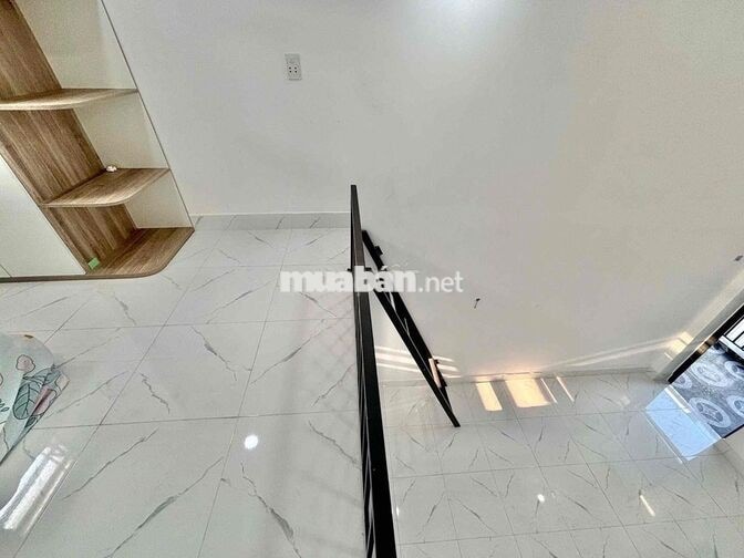 CHO THUÊ PHÒNG CÓ GÁC CAO 2,5M THANG MÁY, BAN CÔNG 2 CỬA SỔ PHÍ DV RẺ