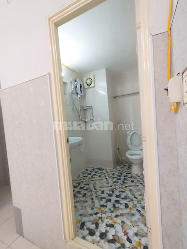 Cao ốc Ngô Gia Tự- Đường Hào Hảo căn 2p ngủ, giá thuê 11tr/tháng