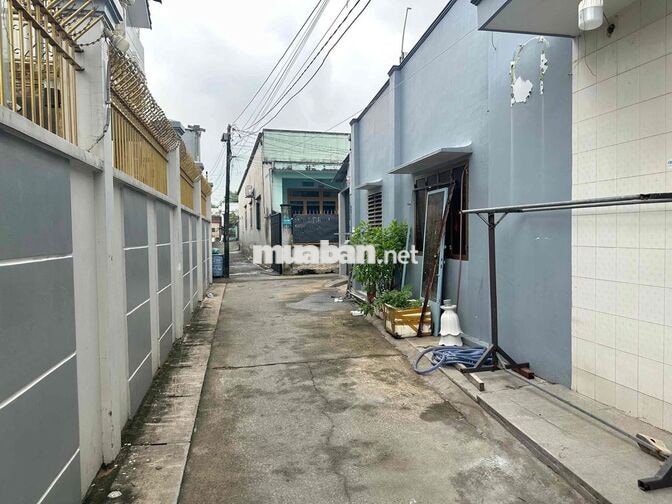 Cần bán lô đất có nhà cấp 4 ( có thể cho thuê được ) sổ riêng 62m2