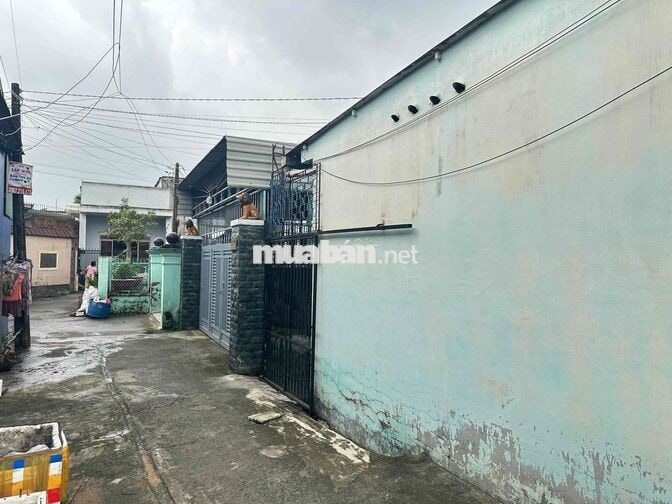 Cần bán lô đất có nhà cấp 4 ( có thể cho thuê được ) sổ riêng 62m2