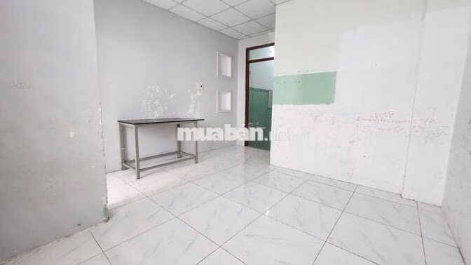 Nhà Nguyên Căn Đường Lạc Long Quân - 6PN 4WC - 4x18m