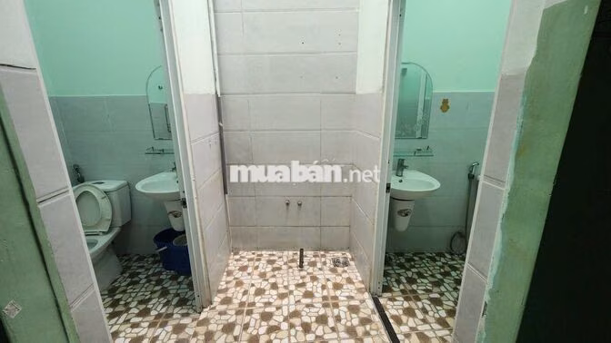 Nhà Nguyên Căn Đường Lạc Long Quân - 6PN 4WC - 4x18m