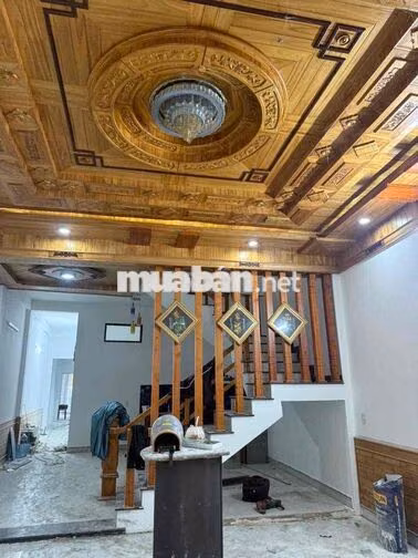Cho thuê nhà 2 tầng mới rộng 200m2 MT Nguyễn Lương Bằng