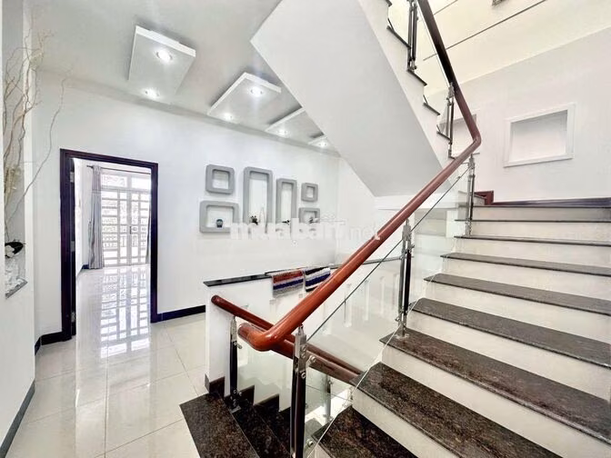 Nhà 2 Lầu 4PN Có Nội Thất KDC Hưng Phú 13 triệu