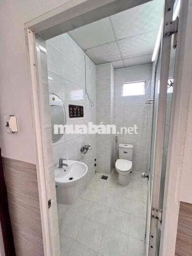Cho thuê nhà trệt 3 lầu mặt tiền Võ Văn Kiệt, Ninh Kiều, Cần Thơ