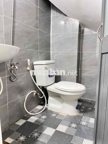 Phòng ở tầng trệt cửa sổ thoáng