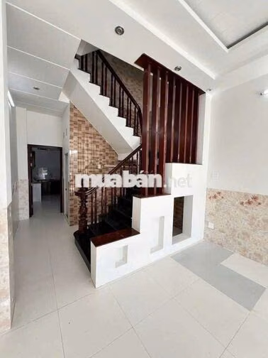 Nhà trệt 3 lầu đường Võ Văn Kiệt chỉ 16 triệu