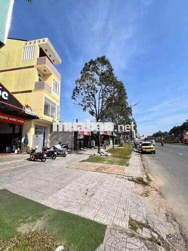 Nhà trệt 3 lầu đường Võ Văn Kiệt chỉ 16 triệu