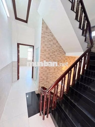 Nhà trệt 3 lầu đường Võ Văn Kiệt chỉ 16 triệu