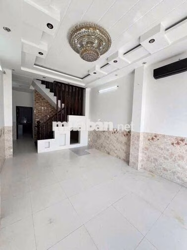 Nhà trệt 3 lầu đường Võ Văn Kiệt chỉ 16 triệu