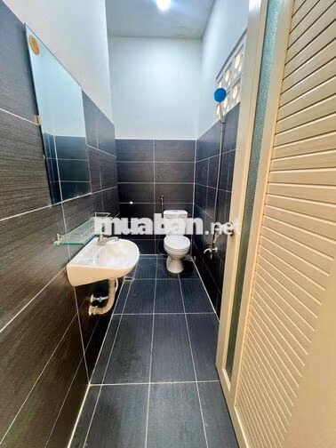 Bán nhà Hồng Bàng Q11, DT 3m6 x 9m , 2PN Ko Lộ Giới , CHỈ 3Tỷ45