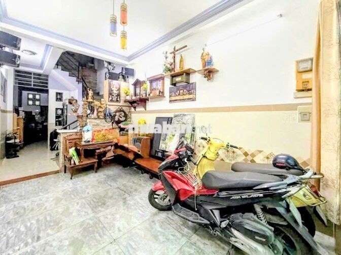 Bán nhà Phố Chùa Hàng, một bước ra phố, 70m2, 3 tầng, chỉ 3.1 tỷ