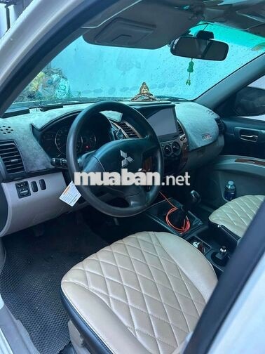 Mitsubishi Pajero Sport 7 chỗ Dầu Số sàn Trắng