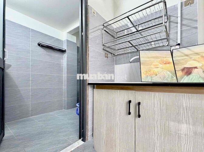 Chính Chủ Ban Công - Full Nội Thất - Tách Bếp riêng - Cộng Hoà