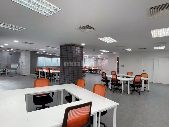 Chính chủ cho thuê văn phòng Q1- 350m2 set up sẵn nội thất 