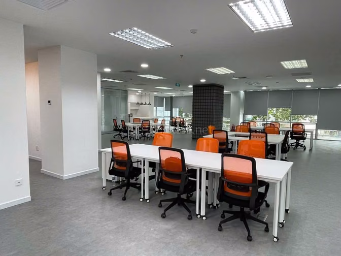 Chính chủ cho thuê văn phòng Q1- 350m2 set up sẵn nội thất 
