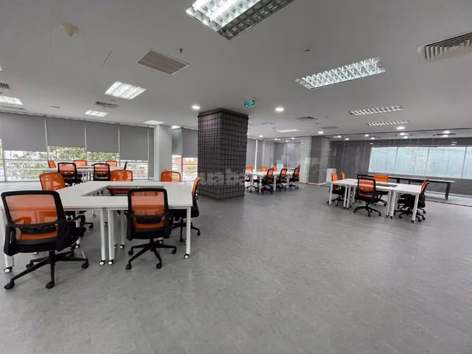 Chính chủ cho thuê văn phòng Q1- 350m2 set up sẵn nội thất 