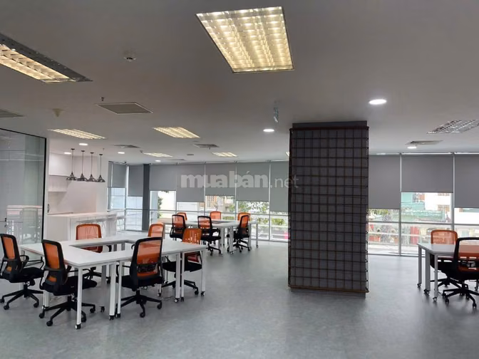 Chính chủ cho thuê văn phòng Q1- 350m2 set up sẵn nội thất 