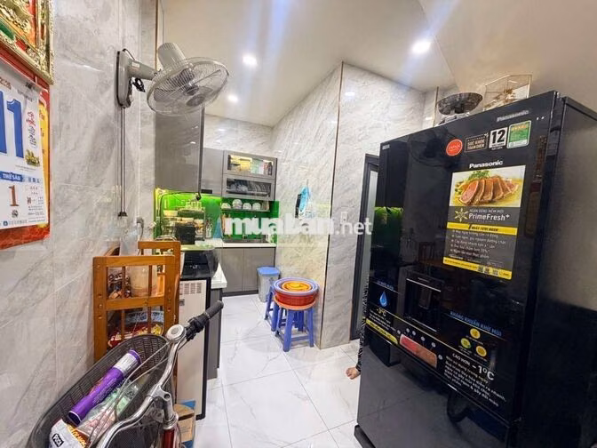 Nhà đẹp ở ngay cạnh chợ Bà Chiểu hẻm rộng sạch 25m2_2T_ 2 phòng đủ NT