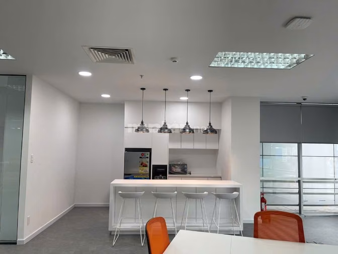 Chính chủ cho thuê văn phòng Q1- 350m2 set up sẵn nội thất 