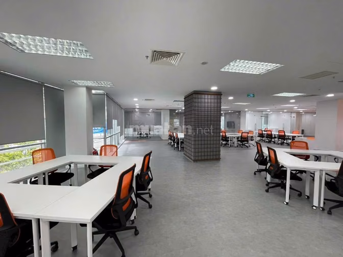 Chính chủ cho thuê văn phòng Q1- 350m2 set up sẵn nội thất 