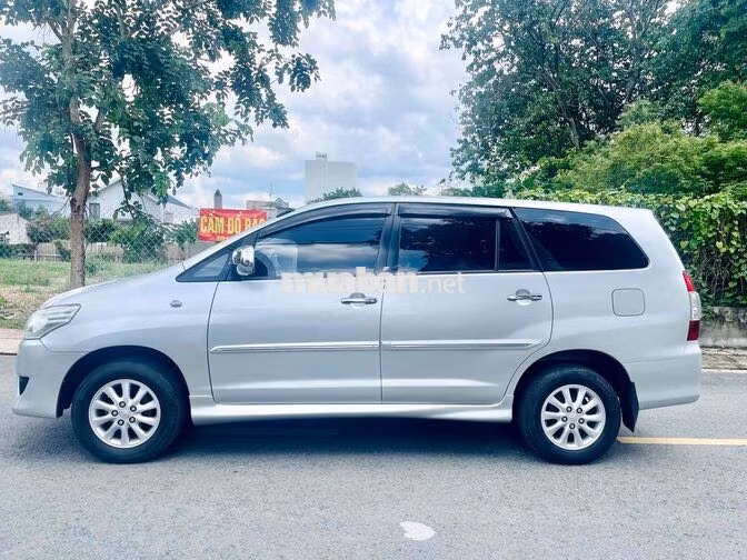Toyota Innova E 2012 Số sàn Bạc