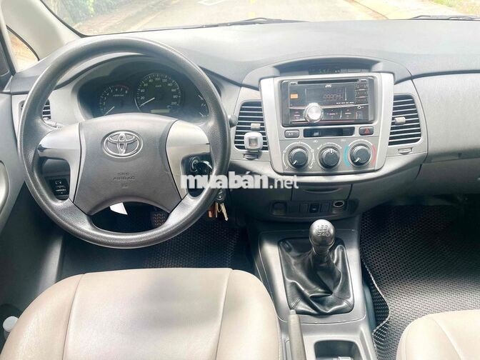 Toyota Innova E 2012 Số sàn Bạc
